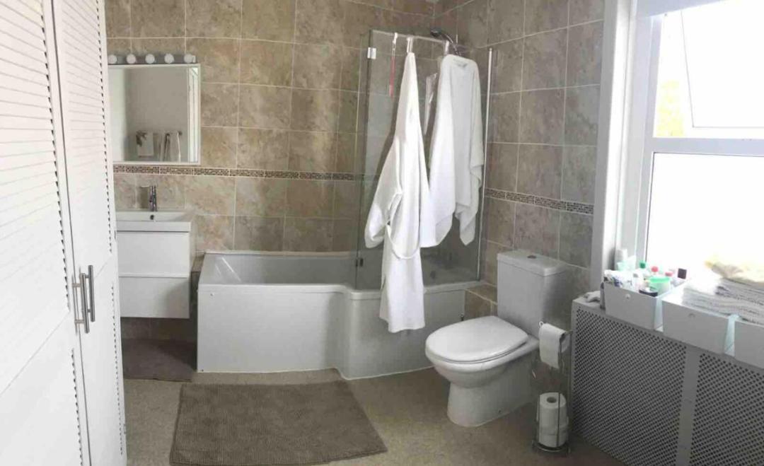 Double Bedroom In Shared House Closer To Center Homestay *